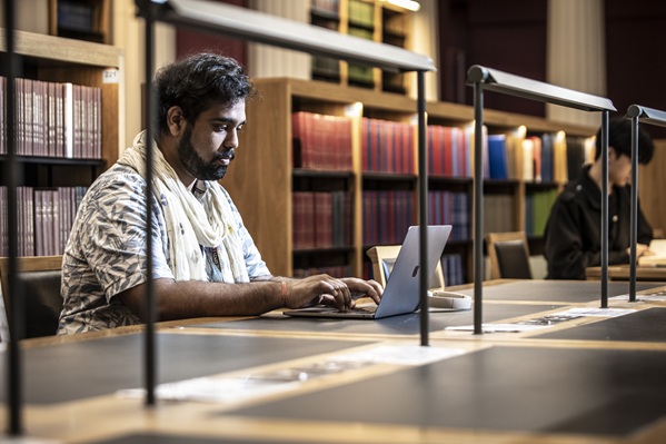 Make a difference in the lives of people affected by conflict.